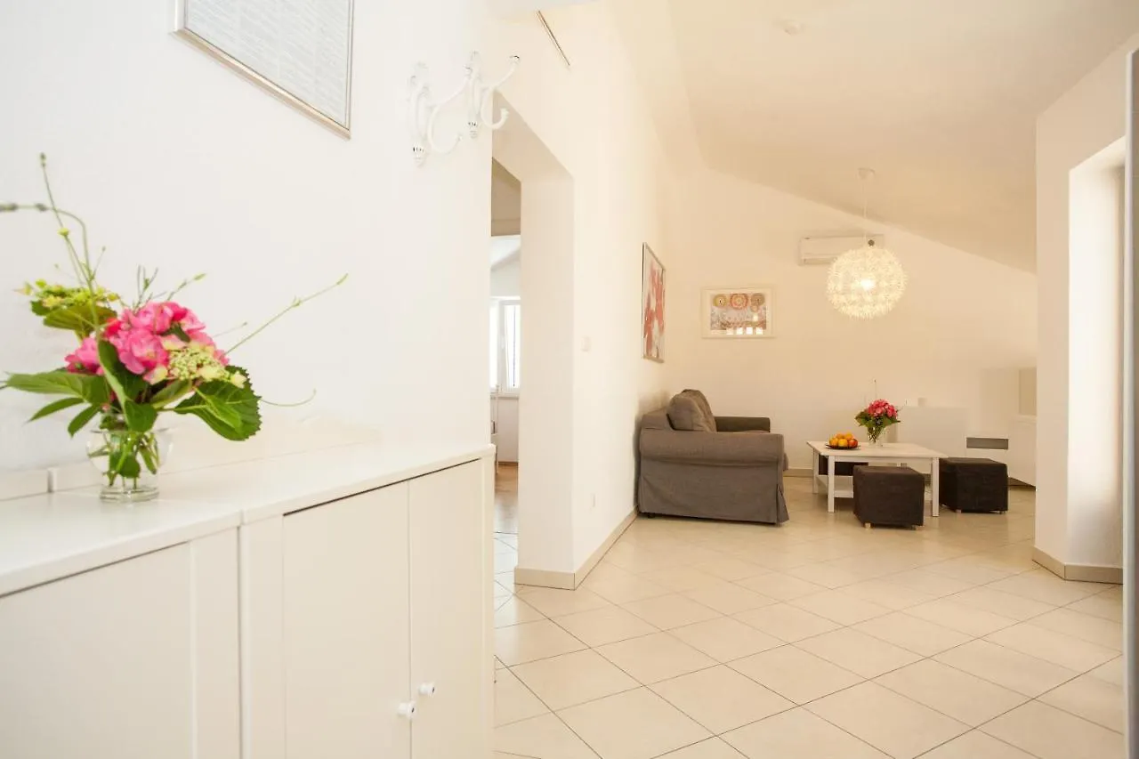 Apartments Dino Krk Town 0*,